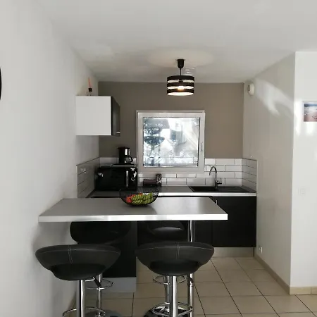 2p Et Parking Prive A 50m Des Plages. דירה