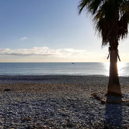 2p Et Parking Prive A 50m Des Plages.