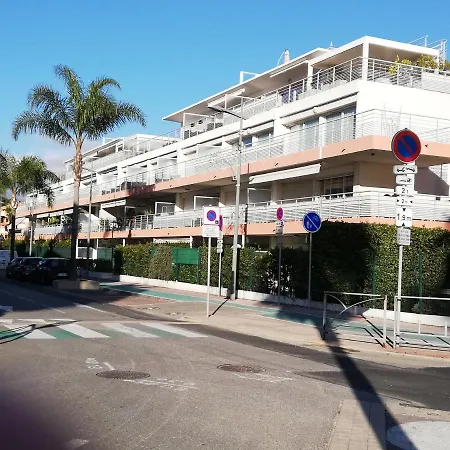 2p Et Parking Prive A 50m Des Plages. דירה