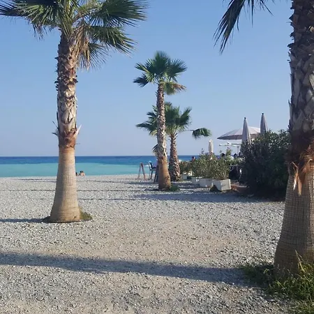 2p Et Parking Prive A 50m Des Plages. *